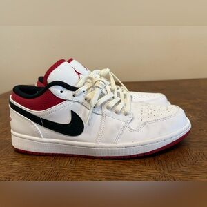 Jordan 1 Low University White Red
Men’s size 10